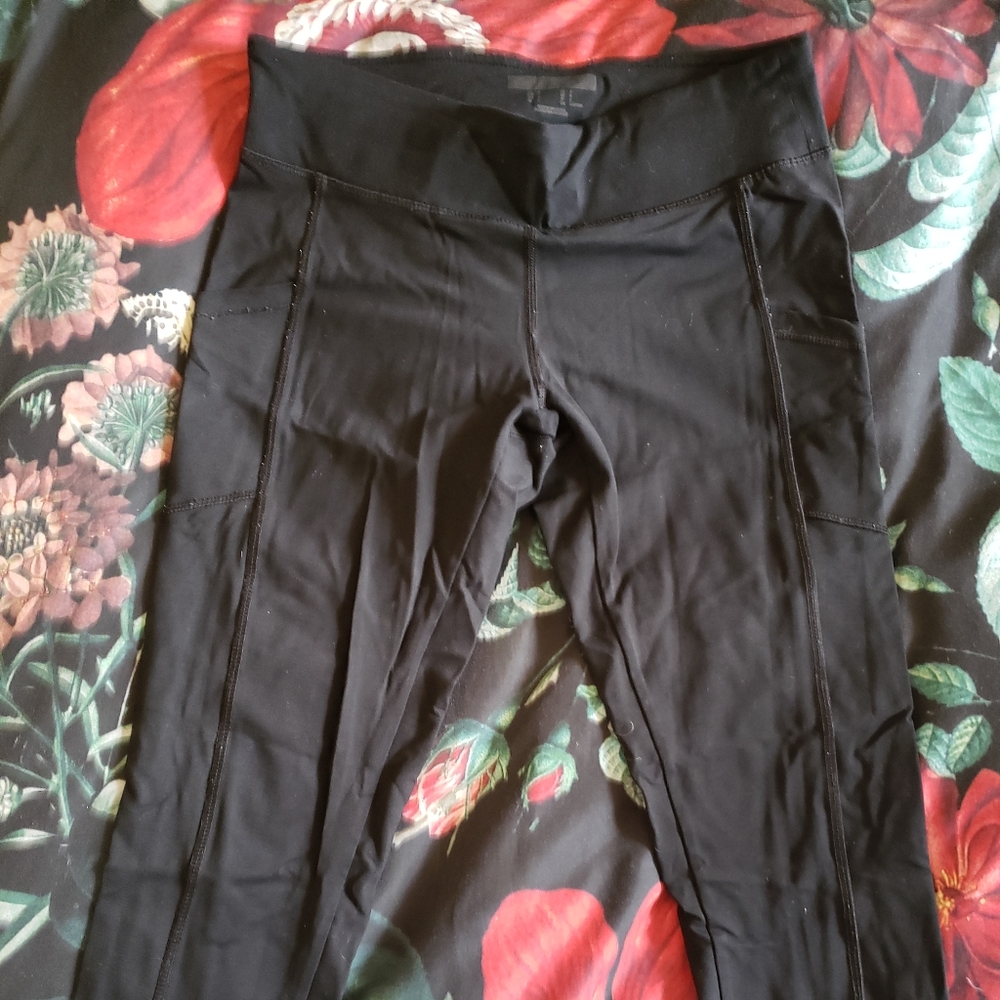 !!SALE!! Black full length leggings w/ pockets